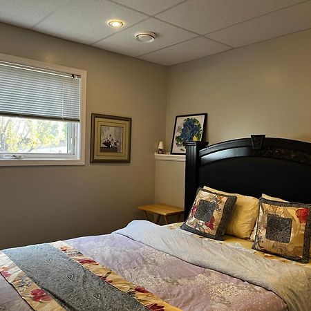 Citadel Cozy Quilt Private Bedroom Calgary Exterior photo